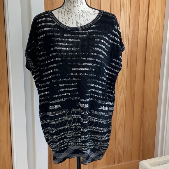 M Missoni, luxury, black & white knit sleeveless top. Made in Italy. Size 44 (8) - Picture 8 of 16